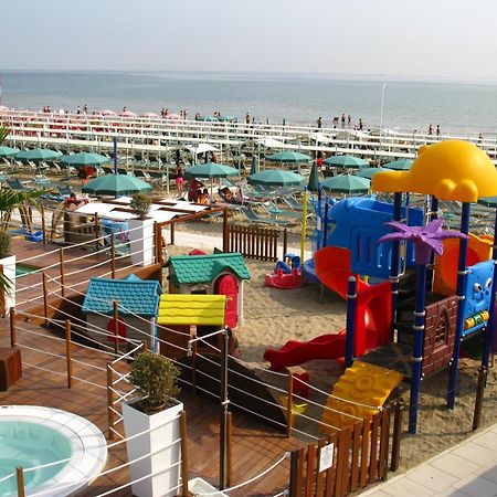 Hotel Taunus - Vista Mare Riccione Esterno foto